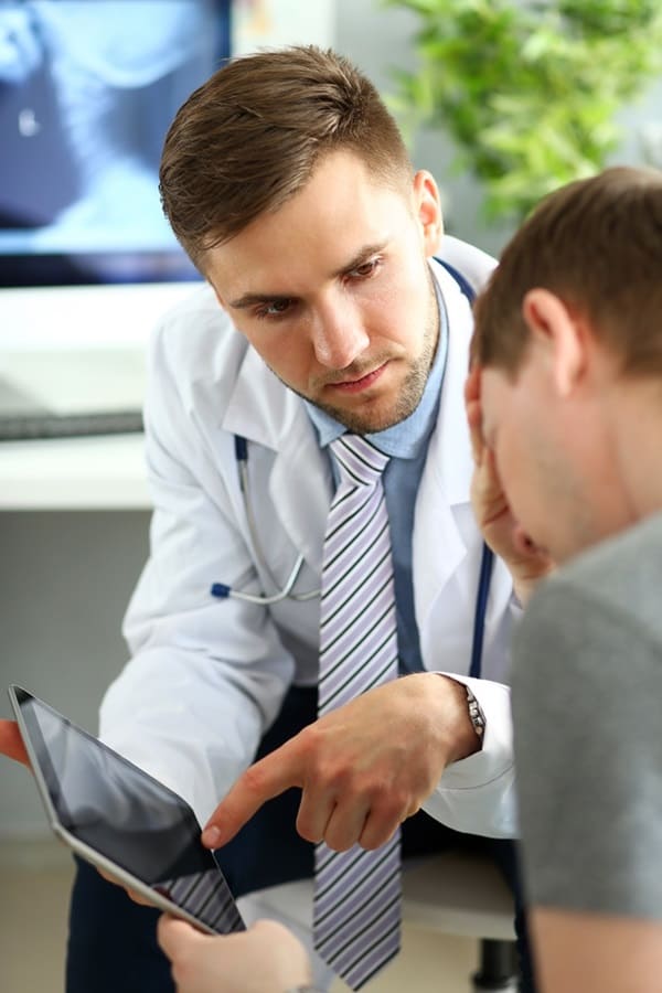 Busca al especialista en cáncer de testículo en Bogotá